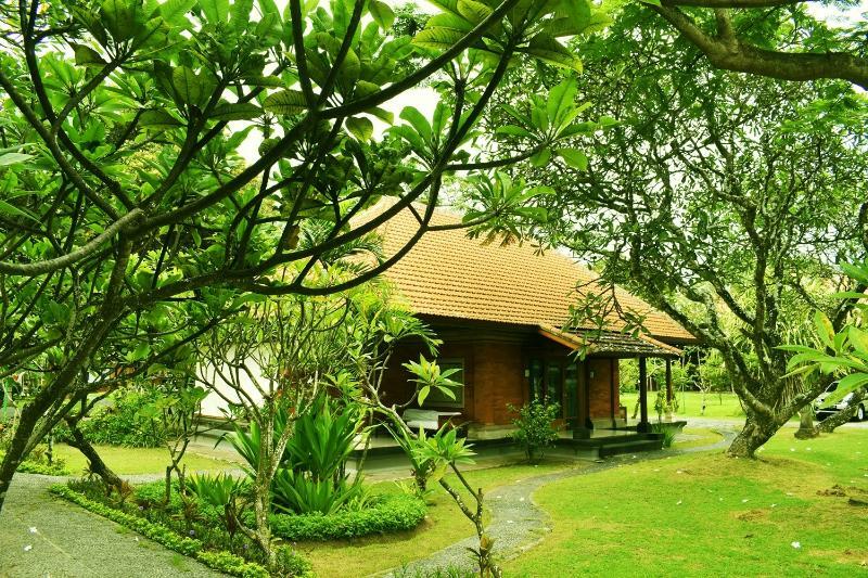 Bali Beach Hotel Sanur Buitenkant foto